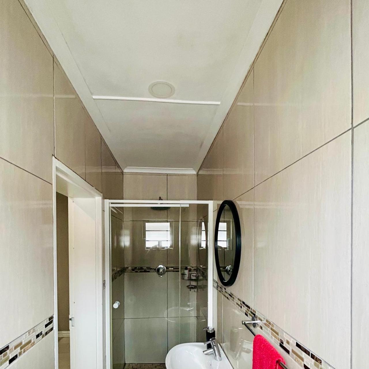 Hidden Bliss Guesthouse شرق لندن الغرفة الصورة